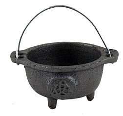 [91876] Triquetra Cast Iron Cauldron – 4"